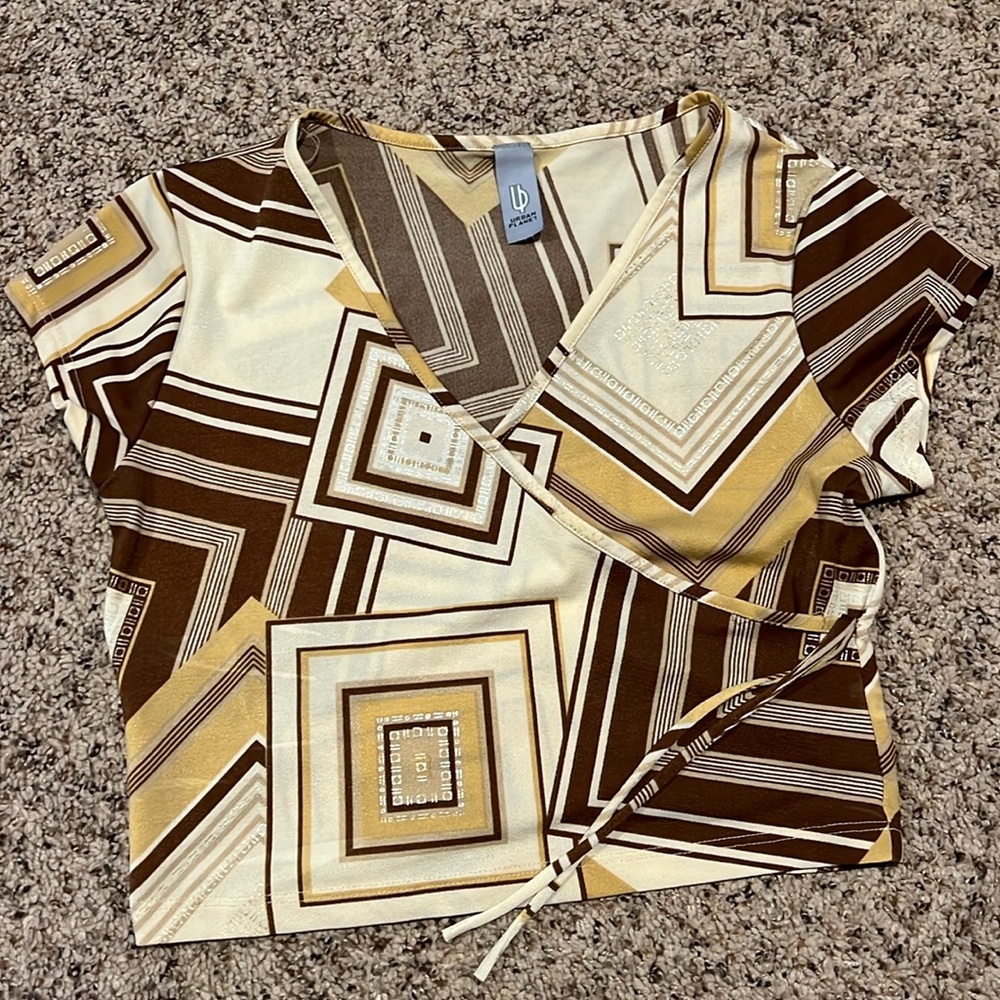Vintage Y2K v neck crop top!